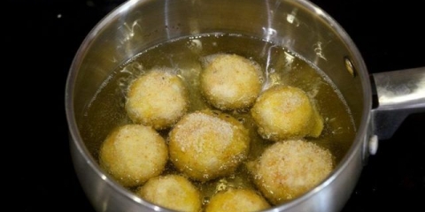 Šampinjone u tijestu: kako kuhati u tavi i pržiti, recepti sa fotografijama